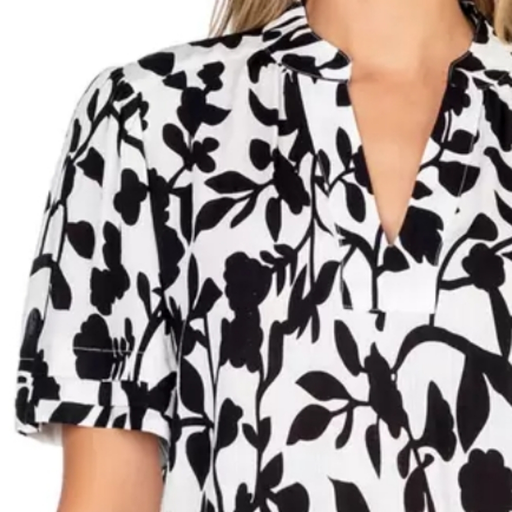 Well Worn Black and White Relaxed-fit Ruffled Short-Sleeve V-neck Floral Blouse - Picture 3 of 7